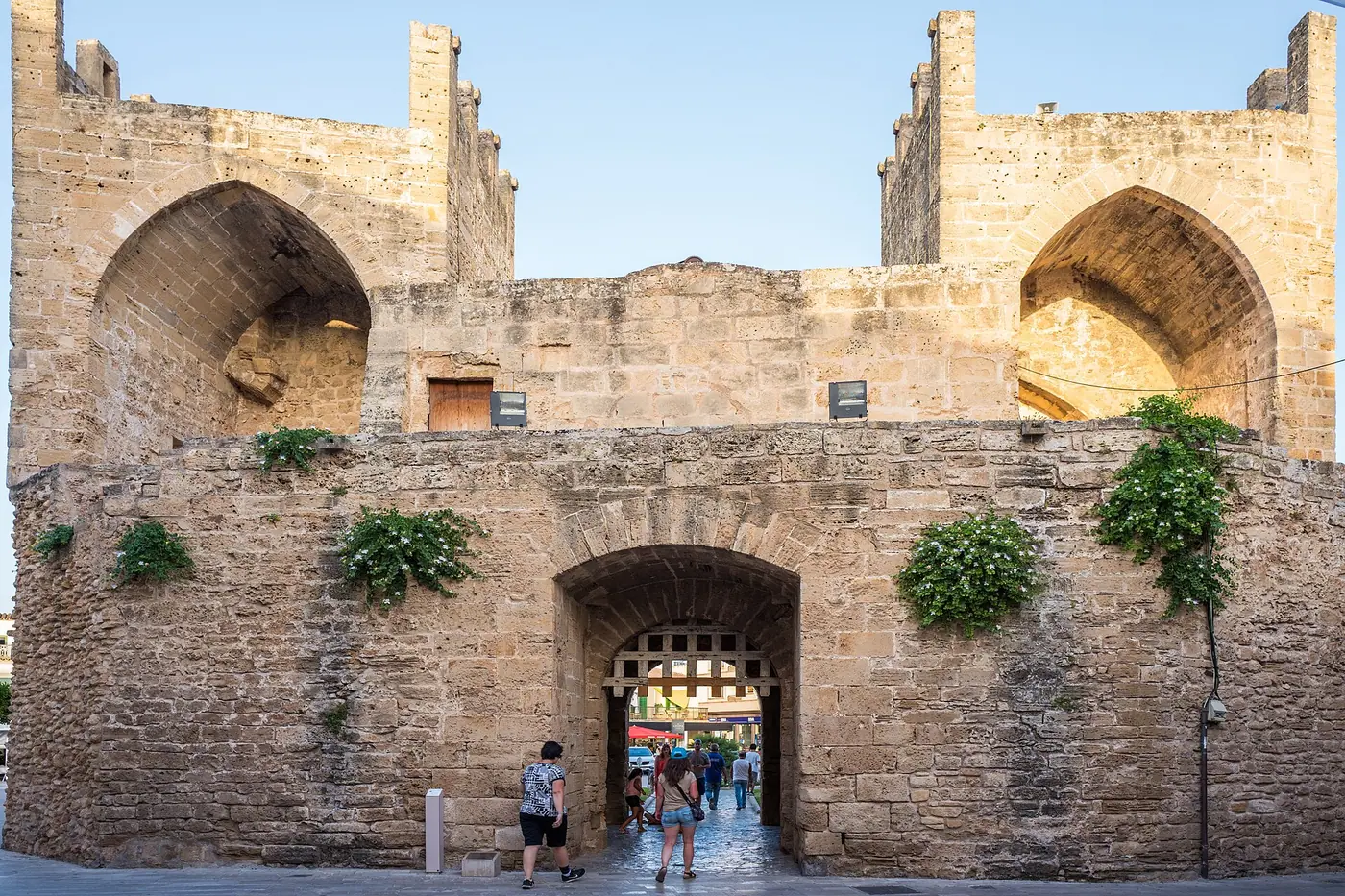Porta del Moll, une des portes fortifiées de la vieille ville d'Alcúdia