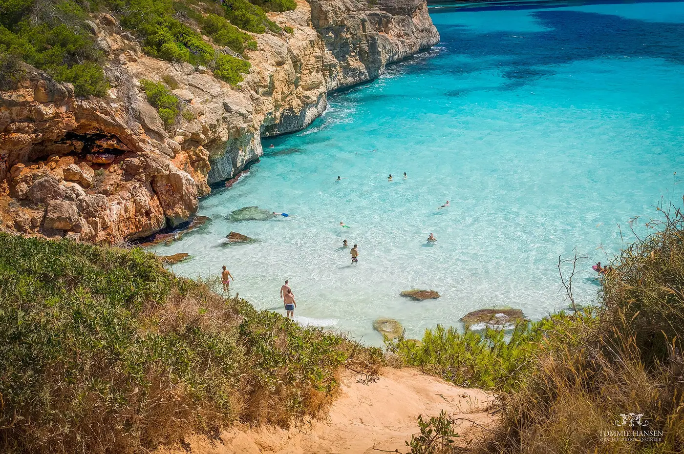 Le Caló des Moro et ses eaux cristallines, l'une des plus belles criques du sud-est.