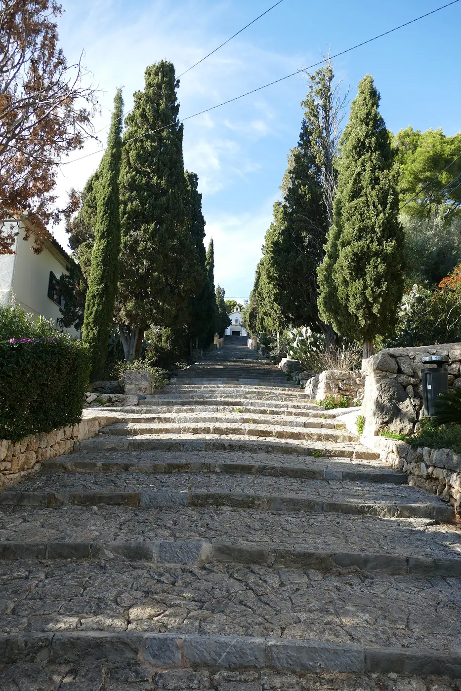 Les 365 marches bordées de cyprès du Calvari de Pollença.