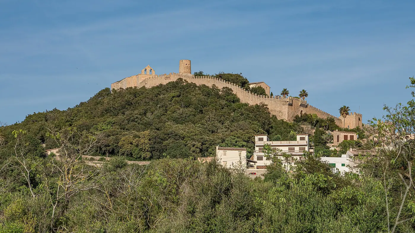 Le château de Capdepera sur sa colline