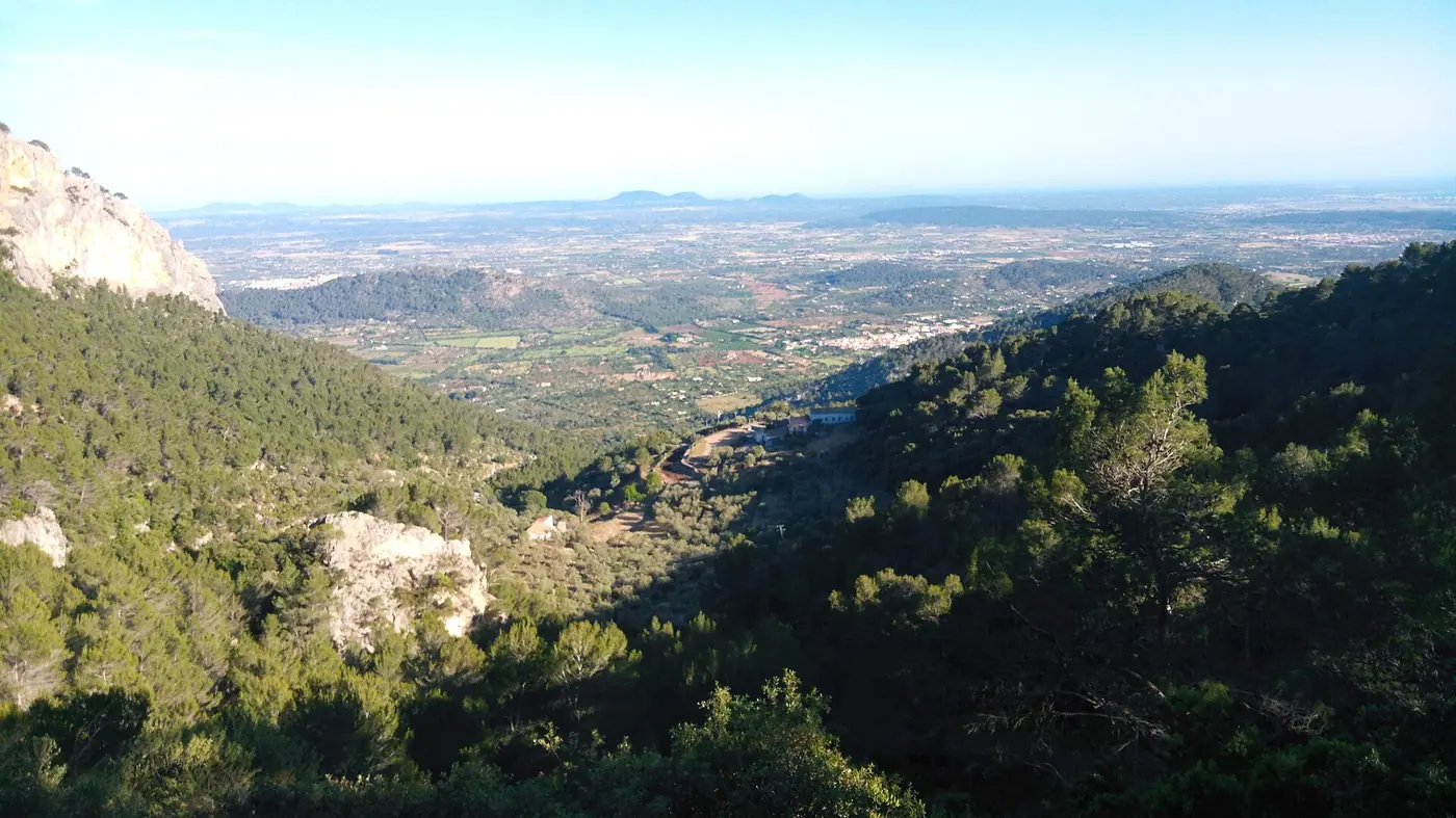 Panorama sur la vallée depuis les hauteurs du Castell d'Alaró.