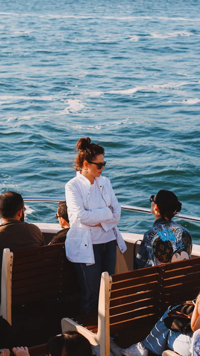 Passagers à bord d'un bateau de liaison cotiere