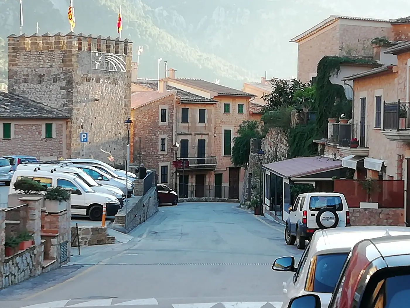 Vue sur le village de Fornalutx et son clocher