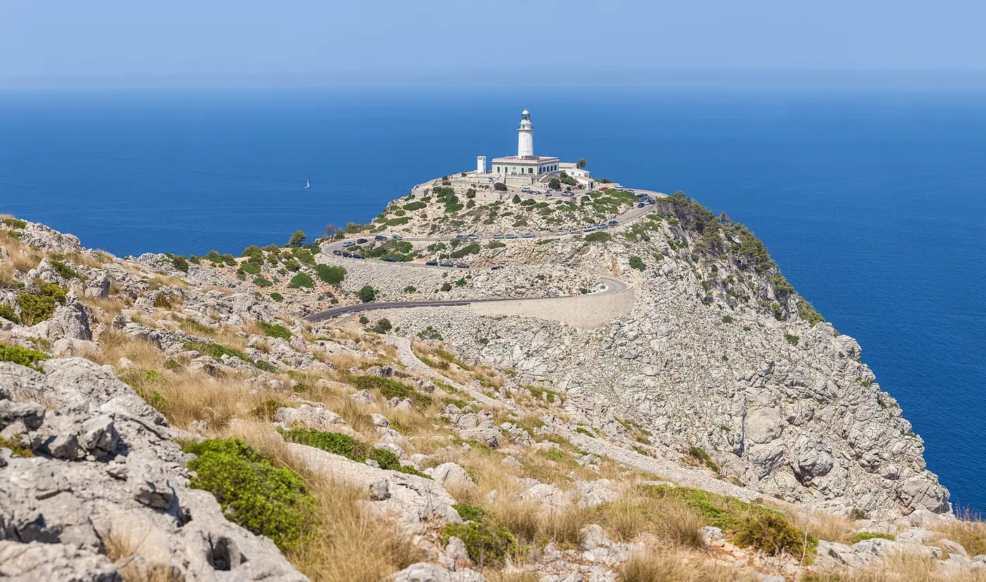 Le phare du Cap de Formentor dominant la mer