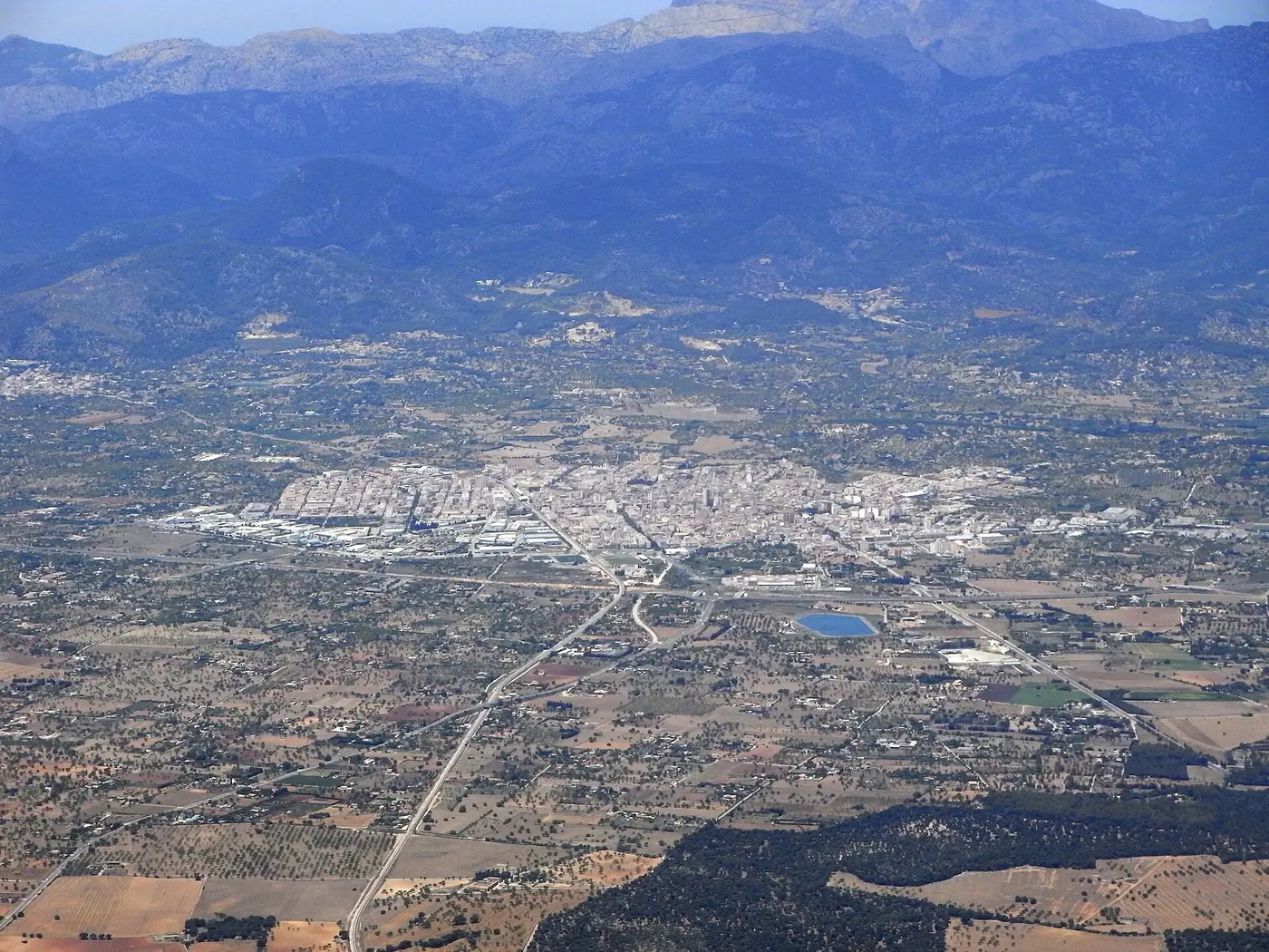 Vue aérienne d'Inca depuis les hauteurs