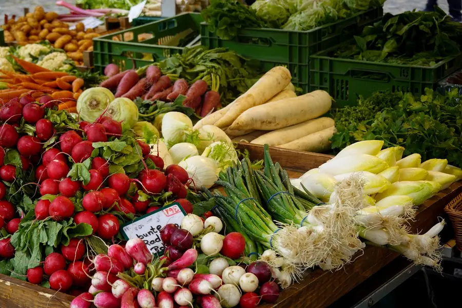 Étal de légumes frais sur un marché méditerranéen