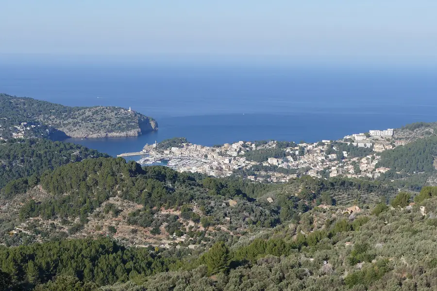Panorama depuis le Mirador de ses Barques sur le Port de Sóller et la baie.
