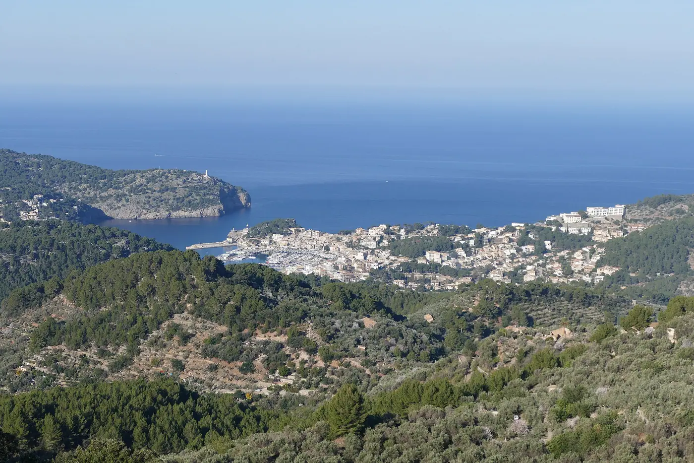 Panorama depuis le Mirador de ses Barques sur le Port de Sóller et la baie.
