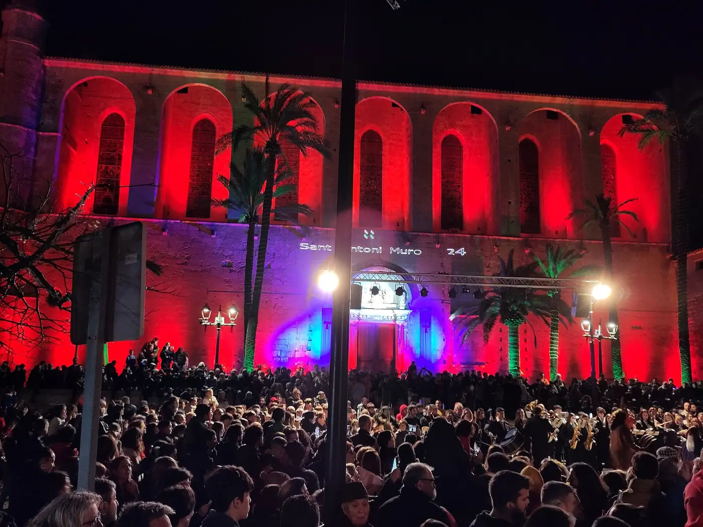 Église Sant Antoni de Muro sous un ciel bleu