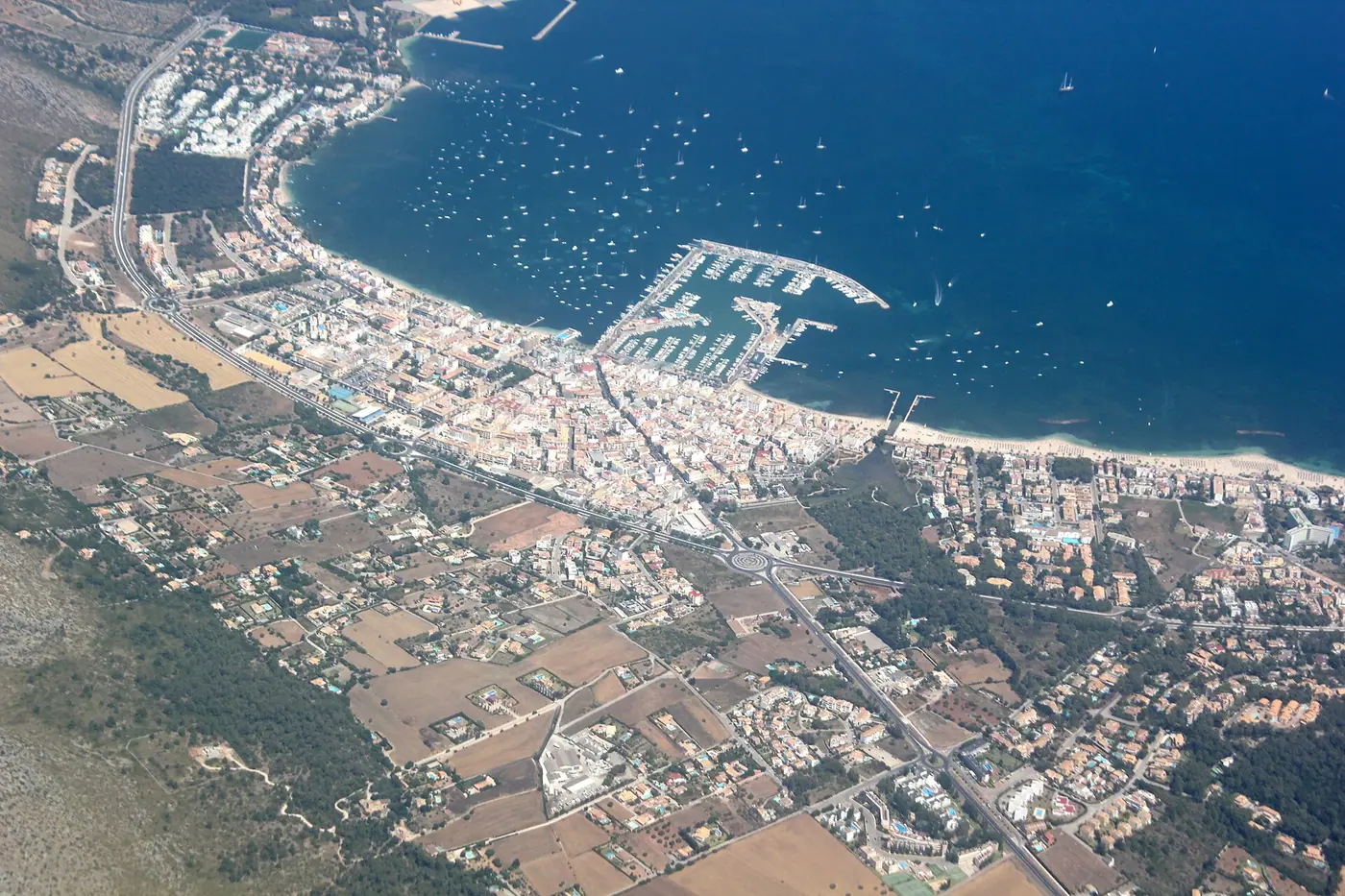 Vue aérienne de la baie du Port de Pollença