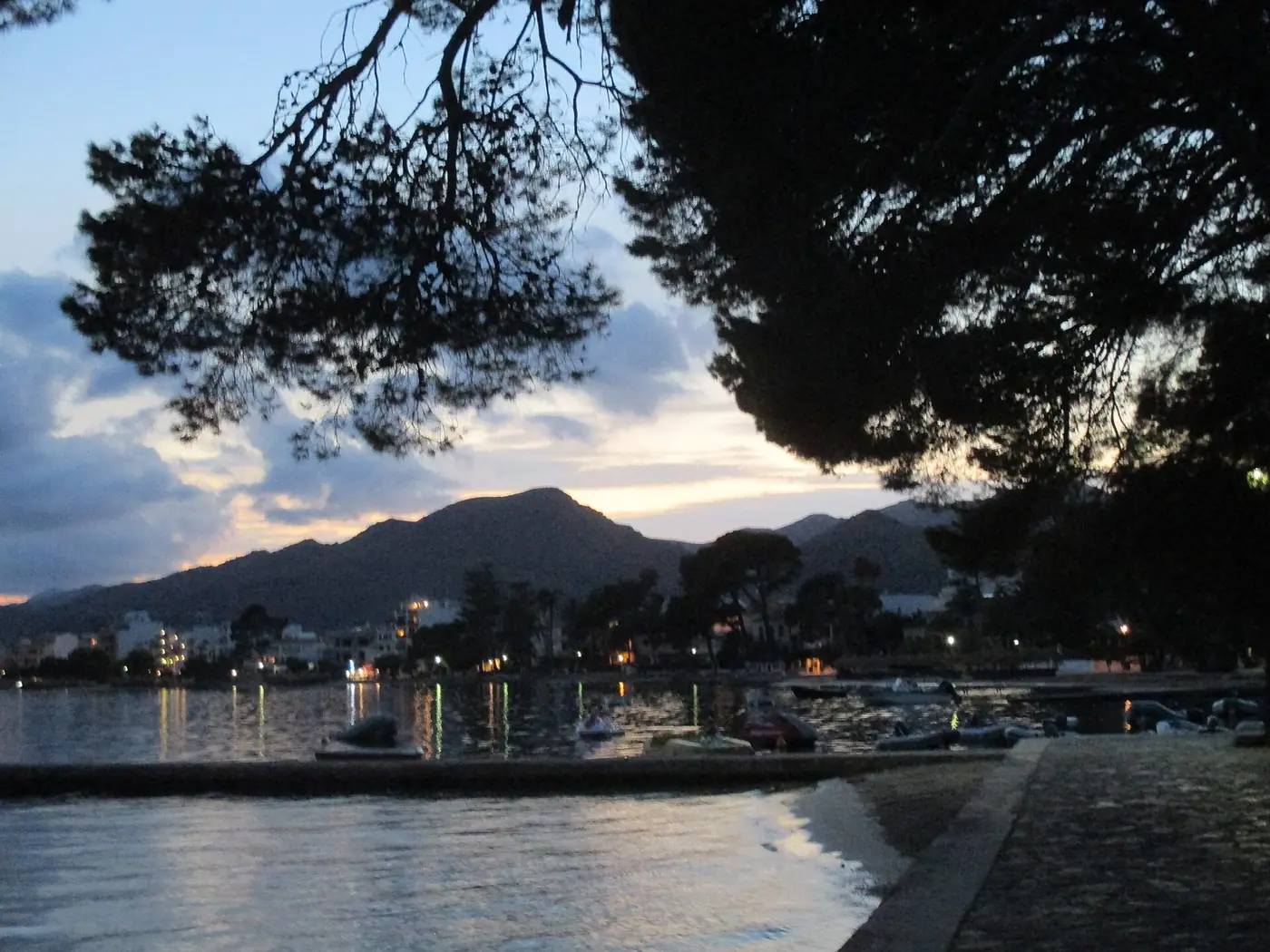 Le Pine Walk du Port de Pollença au crépuscule