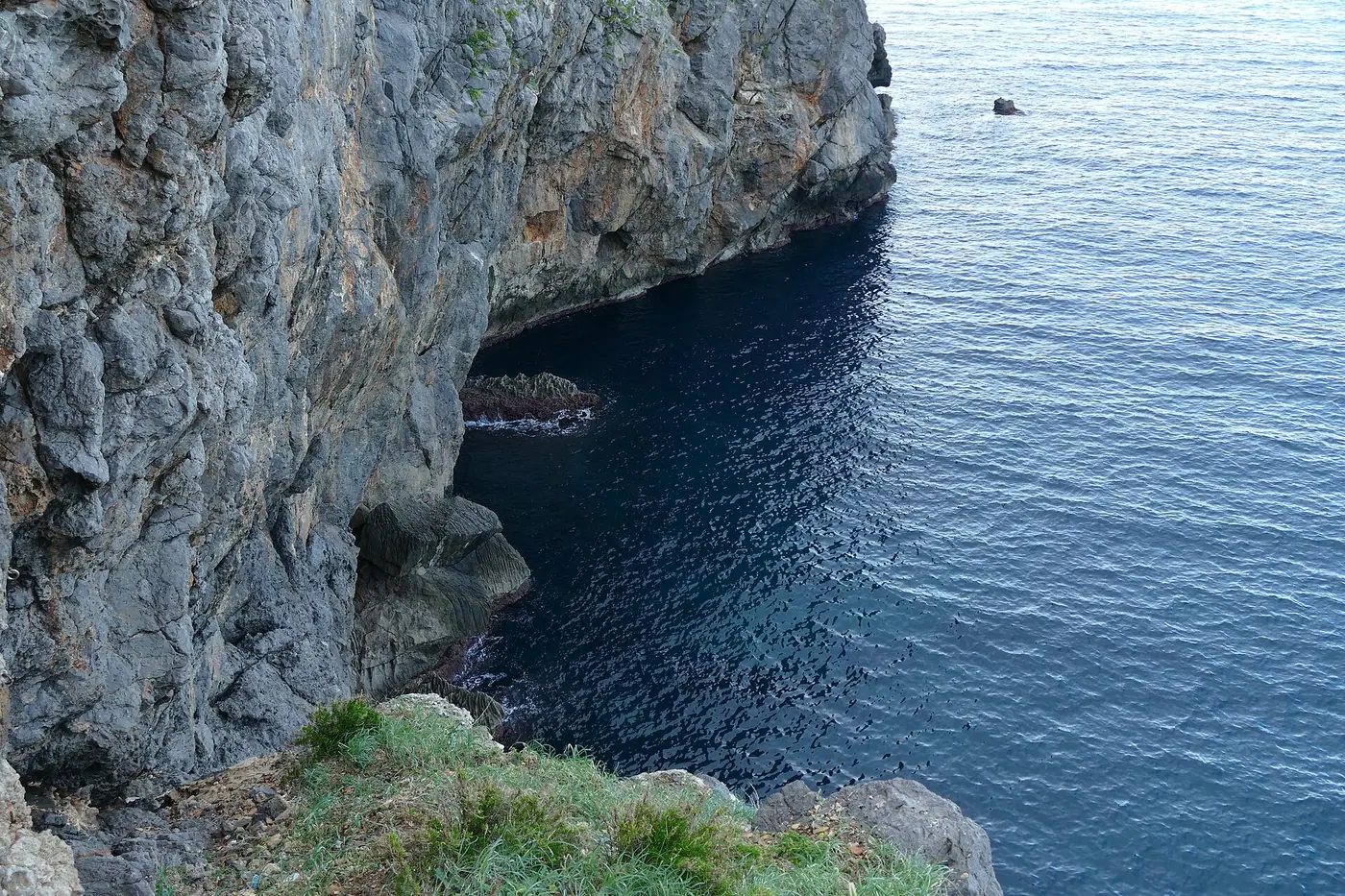 Crique et falaises près du Port de Sóller